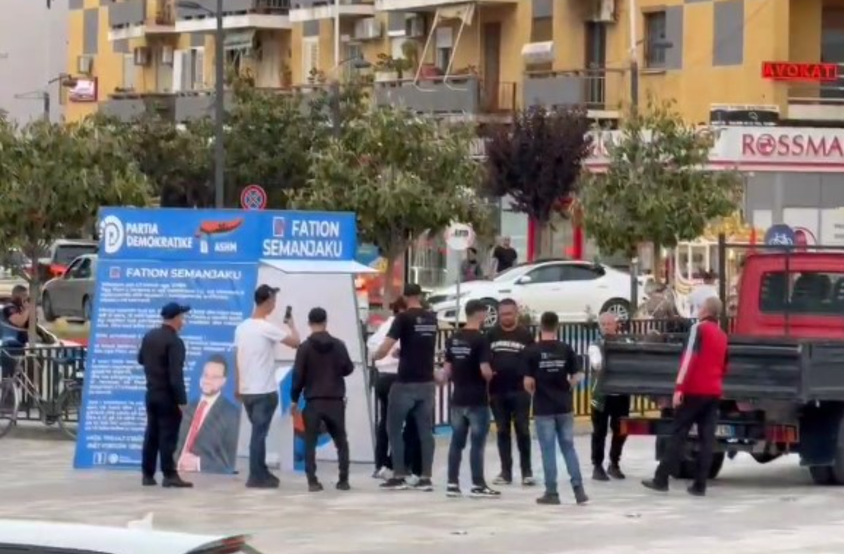 Shoqërimi i kandidatit të PD-së, reagon Policia e Fierit: Kishte vendosur poster pa leje, kundërshtoi bashkiakët 