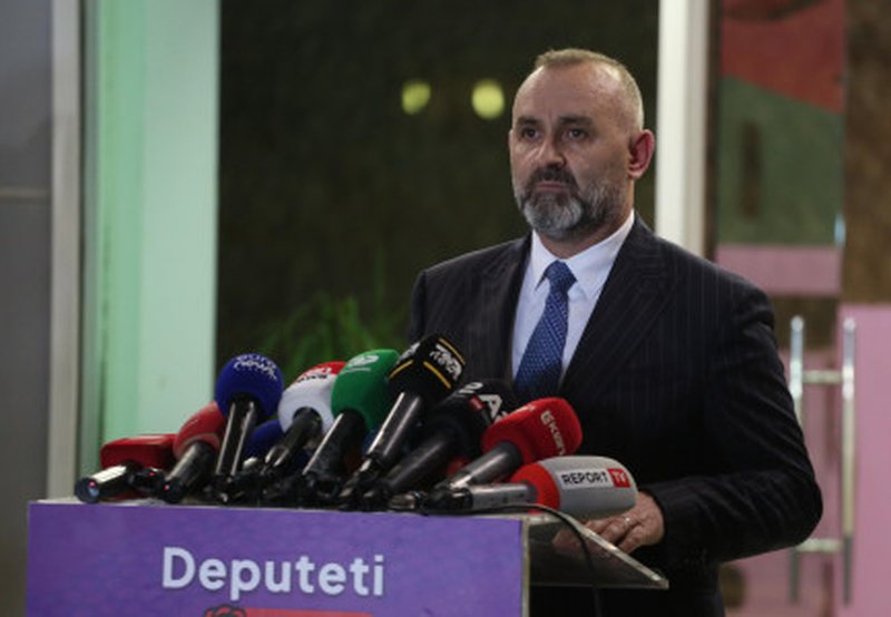 Ulsi Manja reagon pas kërcënimeve dhe ndjekjeve me makinë, nga njerëzit e Gjin Gjonit 
