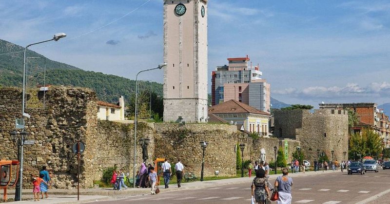 Beteja për Elbasanin, “faktori çam”, roli i Aqif Rakipit dhe telashi i numrit të mandateve çift