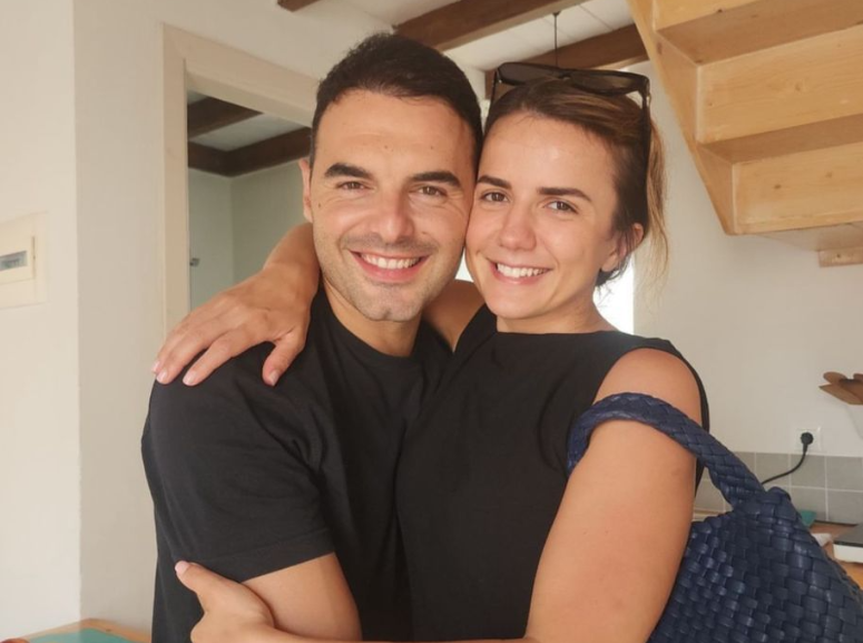 FOTO/ Kriset marrëdhënia e Rudina Hajdarit me të dashurin regjisor? (Pas një viti romancë, çifti “zhduk” njëri-tjetrin nga rrjetet sociale) 