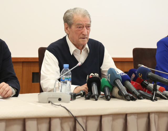 Berisha mesazh urgjent “ëngjëjve komisionerë”: Mos veproni emocionalisht në rast parregullsish, por sipas ligjit