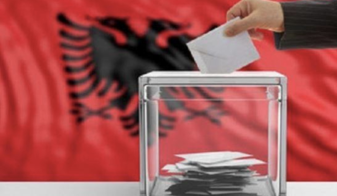 Librazhd/ U kap duke fotografuar votën, qytetari tenton “të arratiset” nga dritarja