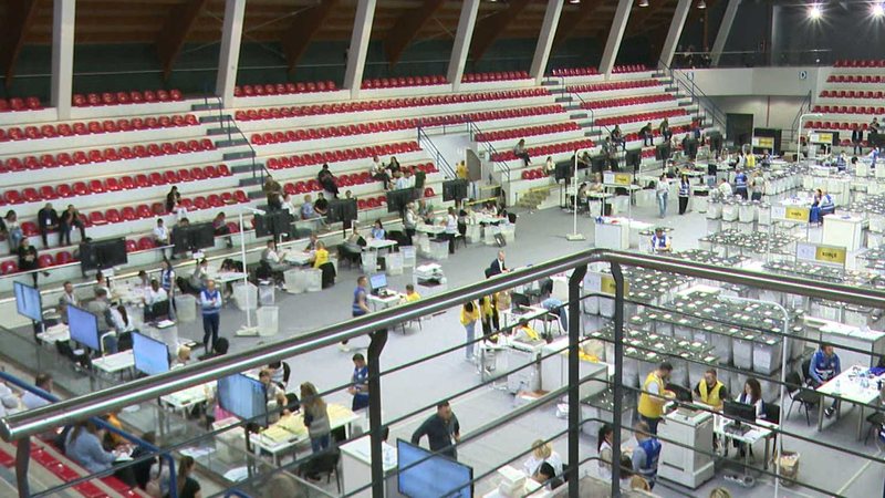  Vota e Diasporës – Numërohen mbi 94 mijë zarfe me fletë votimi, PS kryeson