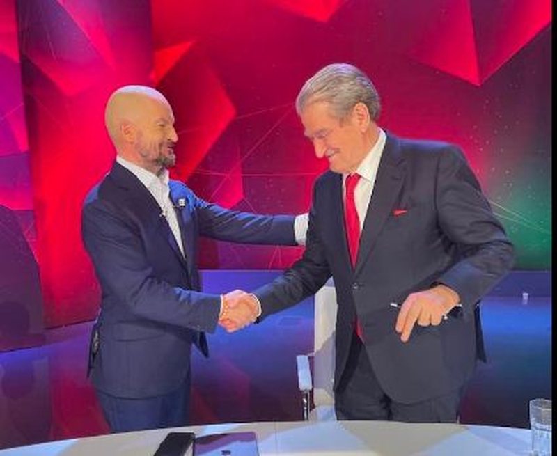 “Ju jeni opozita më e keqe që ka parë ky vend” – Gazetari përplaset me Alfred Lelën: Ti s’je opozitë, por Arlind Qori dhe Agron Shehaj 