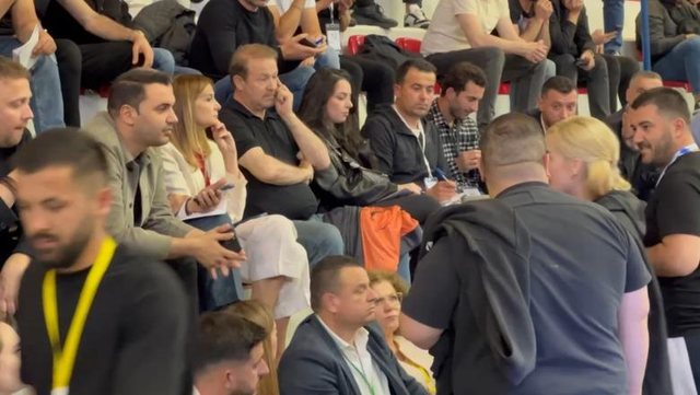 Tensionohet situata në numërimin e Lezhës, Manja i drejtohet Gjin Gjonit: Kujdes të kam fal njëherë ke shkuar te Besnik Dervishi në shtëpi 