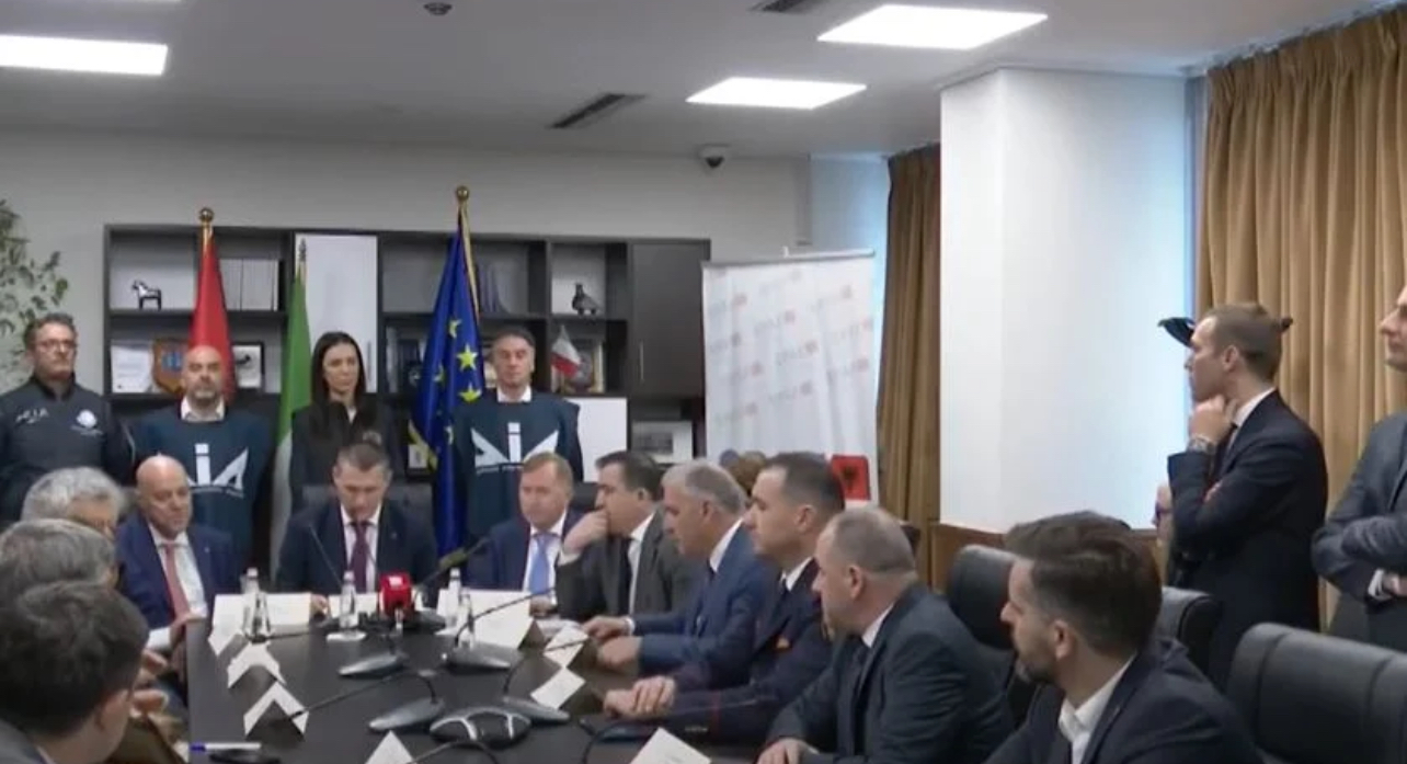 Operacioni Ura/ Zbardhen emrat e 14 shqiptarëve për të cilët u lëshua masë sigurie nga Italia, mes tyre edhe Visi i Pojës dhe Adi Çoba