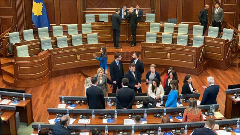 Dështimi për konstituimin e Kuvendit të Kosovës, LDK: Vetëvendosja po i bën presion dy deputetëve tanë 