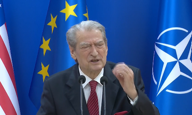 Berisha thirrje shqiptarëve që të sakrifikojnë: Kemi mbështetjen e ndërkombëtarëve për qeveri teknike! 