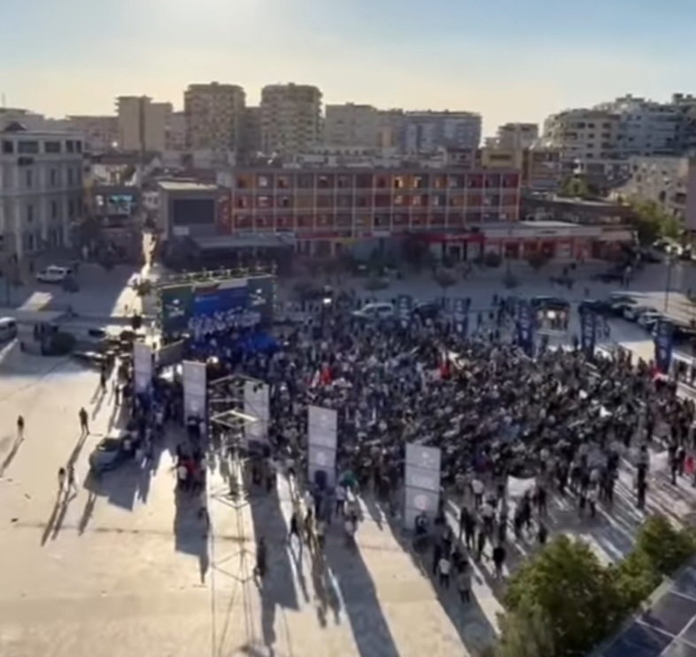‘PD miting me 300 vetë në Fier, Gazi hodhi tymuese që Berisha të mos shohë braktisjen’