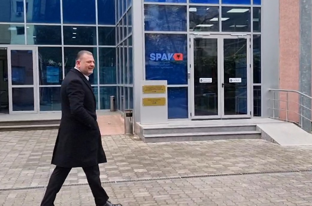 Investigimi / Tom Doshi 2.7 mijë tendera në shëndetësi, fijet lidhëse me kompaninë Aldosch-Farma dhe një transfertë 7.7 milionë euro. Pse hesht SPAK-u?
