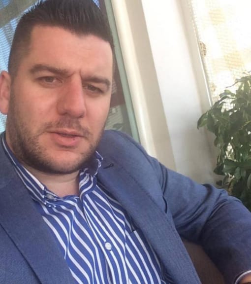 Fotina dhe Elton Rondo kapen duke vjedhur, përjashtohen 1 vit nga tenderat me firmën Cogren, djali shef finance në bashki, nëna miliona euro tendera. Pse SPAK nuk ndëshkon skemën e korrupsionit?