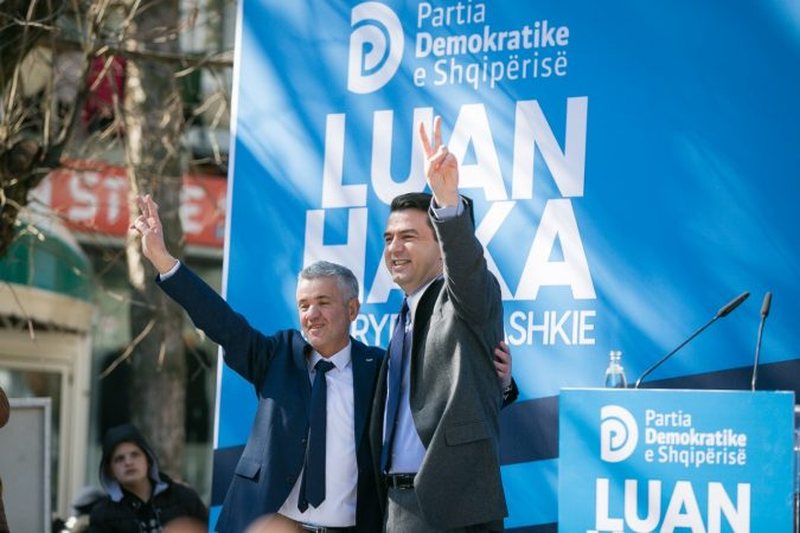 Falsifikonte veshje të markave të njohura, në pranga Luan Haka, ish-kandidat për deputet i PD! Në kërkim i biri