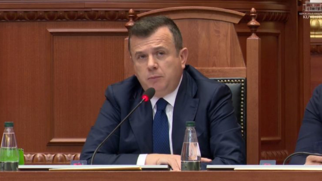 “Në Londër janë futur GPS në zarfe dhe u vodhën”/ Balla i përgjigjet Nokës: O Flamur, kjo është e dënueshme, shko në SPA