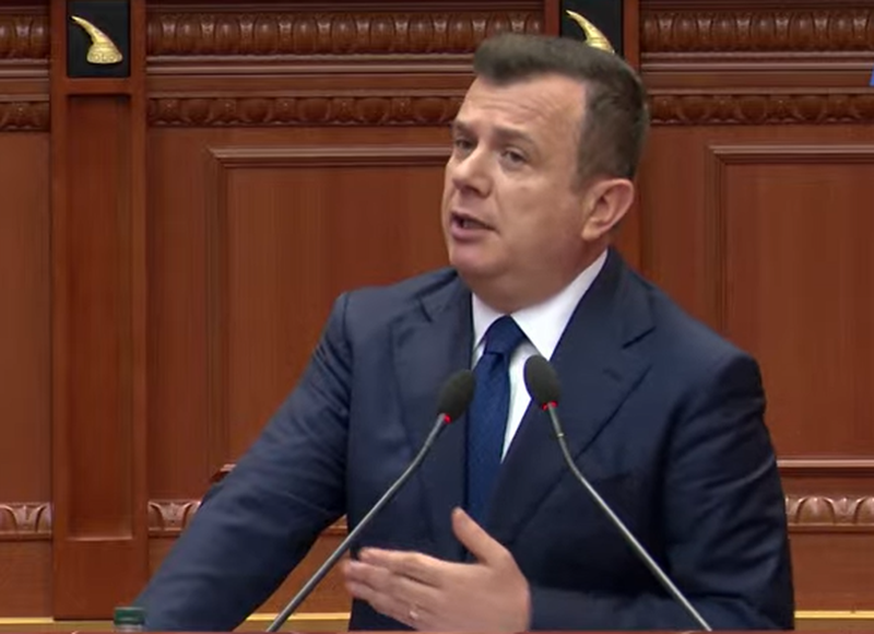 Balla ironizon deputetët e opozitës: Lodra të Berishës që u turrët të bëni pis Shqipërinë, jeni pengje të një mallkimi
