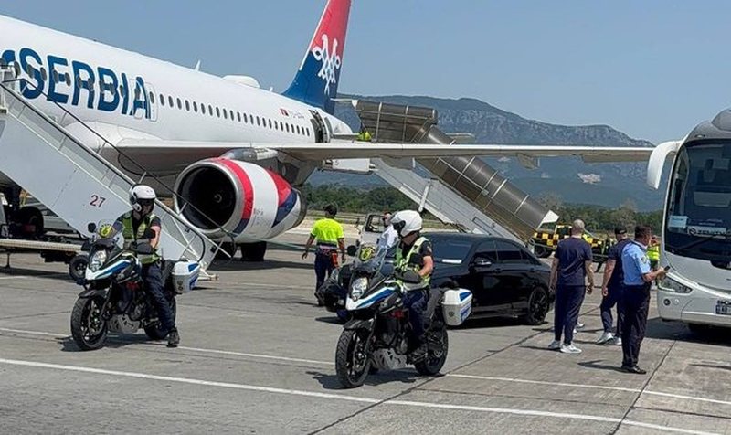 Nën masa të rrepta sigurie: Policia shqiptare ‘përcjell’ në Rinas skuadrën serbe. Nuk u shënua asnjë incident