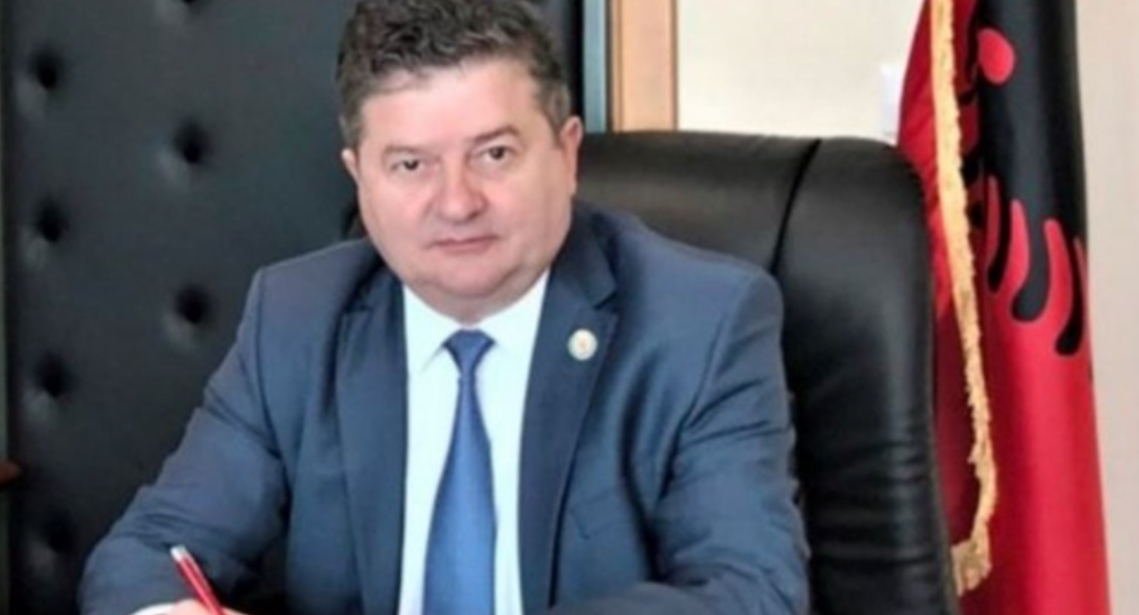 Abuzoi me fondet dhe punësoi familjarët e tij, në pranga ish-kreu i Urdhrit të Stomatologut! Prokuroria: Mund të prishë provat, rrezik largimi