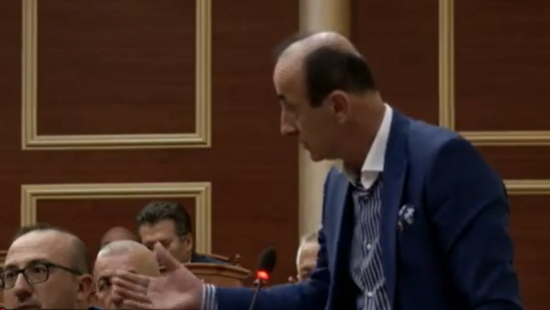 Dash Sula në Kuvend: Një pjesë e juaja ka axhenda personale! Prisni dhjetorin, do të shihni xhevahire këtu