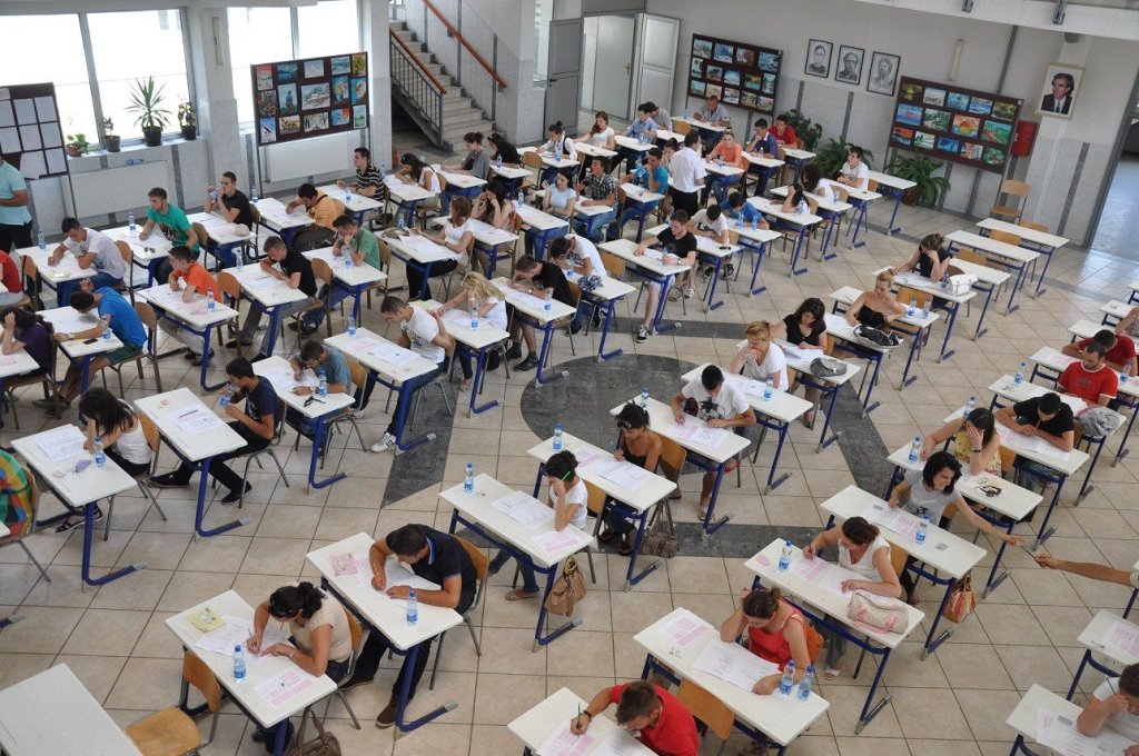 Publikohen notat/ Maturantët më dobët në gjuhën shqipe se në gjuhën e huaj, 365 ngelës!