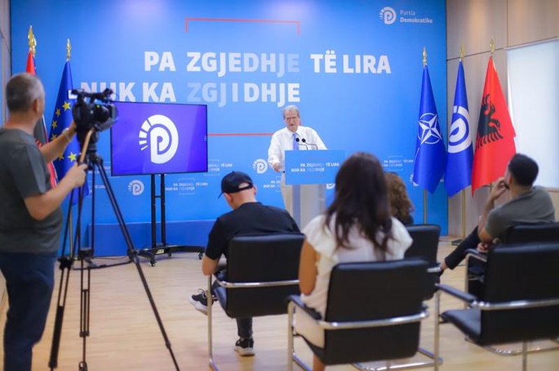 Ish-kreu lokal i PD-së në krye të Kadastrës Vlorë, Berisha: Më njoftoi 10 ditë më parë me mesazh, zgjedhja e tij