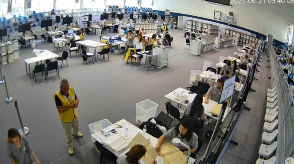 Dita e 8-të e rinumërimit të votave të Tiranës, të hapura 939 kuti! PD ka humbur më shumë vota