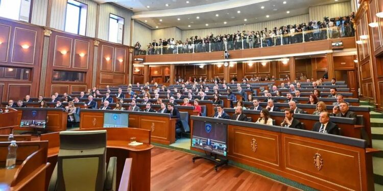 E diela i jep fund krizës në Kosovë? Partitë politike marrin vendimin