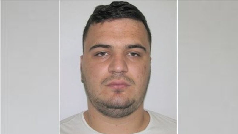 Laert Haxhiu kalon në izolim/ I gjendet një celular në burgun e Drenovës