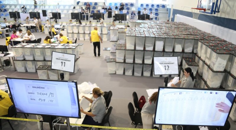 Rinumërimi i votave të Fierit/ Përfundojnë 80 kuti, ja sa mundësi ka “Nisma Shqipëria Bëhet” të marrë një mandat tjetër