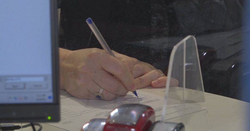 S’ka më firma “me dorë”, gati nënshkrimi elektronik: Shqiptarët si amerikanët