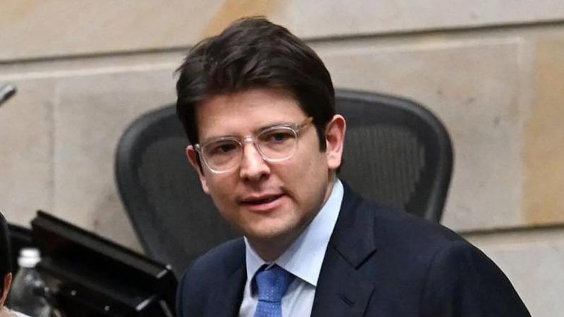 Kandidati për president në Kolumbi qëllohet me dy plumba në kokë gjatë një tubimi 