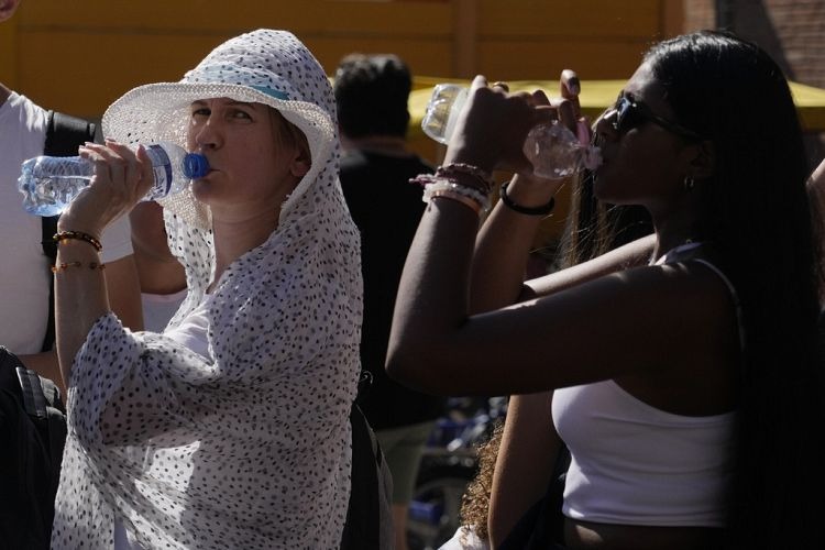 I nxehti afrikan “godet” Italinë, temperatura pritet të shkojnë deri në 40°C 