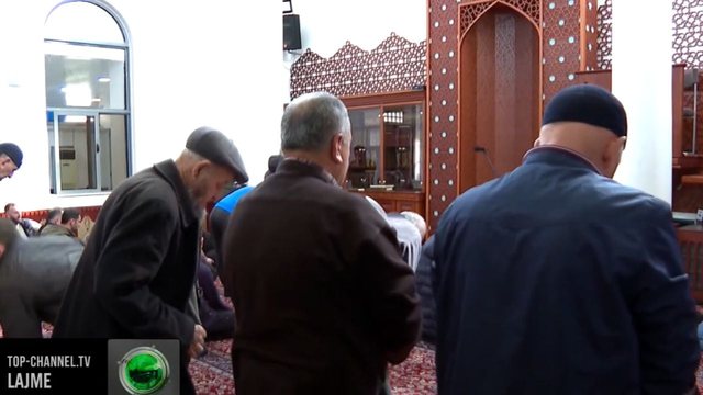 Dy orë leje për faljen e namazit, kërkohet pushim gjatë orarit të punës për besimtarët myslimanë