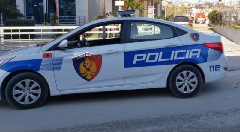 E pazakontë në Devoll, 42-vjeçarja kërcënon një burrë se do t’i publikojë fotot intime që ka me të dhe i kërkon para 