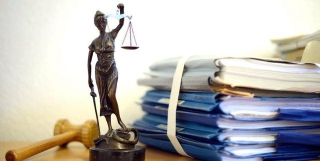 Qeveria përplaset me gjyqësorin? Avokati: Gjyqtarët, më të paguar se ministrat. Të fillojë vetingu real