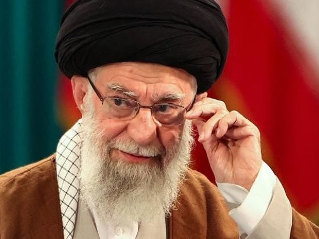 Khamenei, kush është (dhe ku ndodhet) ajatollahu që s’lëviz nga Irani prej vitit 1989