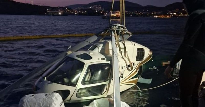 Rrëzohet në det helikopteri me turistë në Athinë