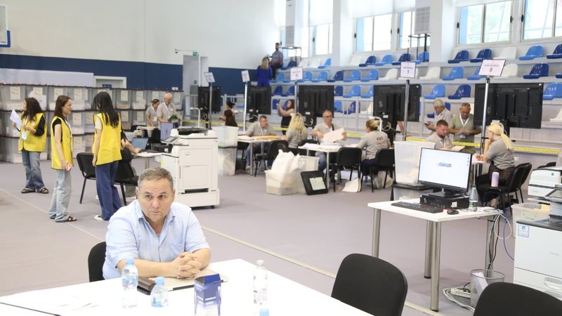 Rinumërimi në Tiranë, PD dhe PS më shumë vota në procesverbal se në kuti! Bashës dhe Shehajt i janë “zhdukur” votat nga numëruesit 