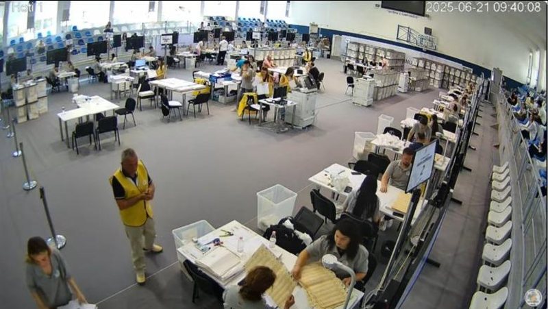 Sot dita e pestë e rinumërimit të votave për Tiranën, janë hapur deri më tani 437 kuti 
