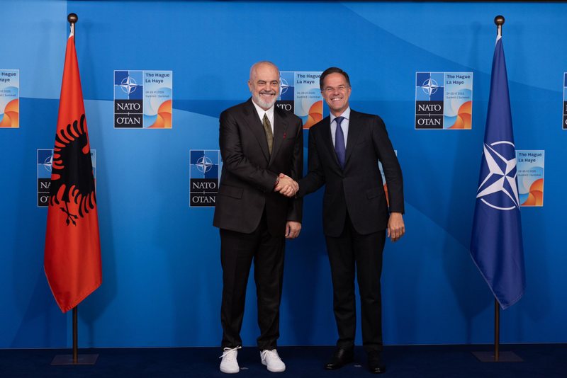 Rama në Samitin e NATO-s në Hagë, takohet me Sekretarin e Përgjithshëm, Mark Rutte 