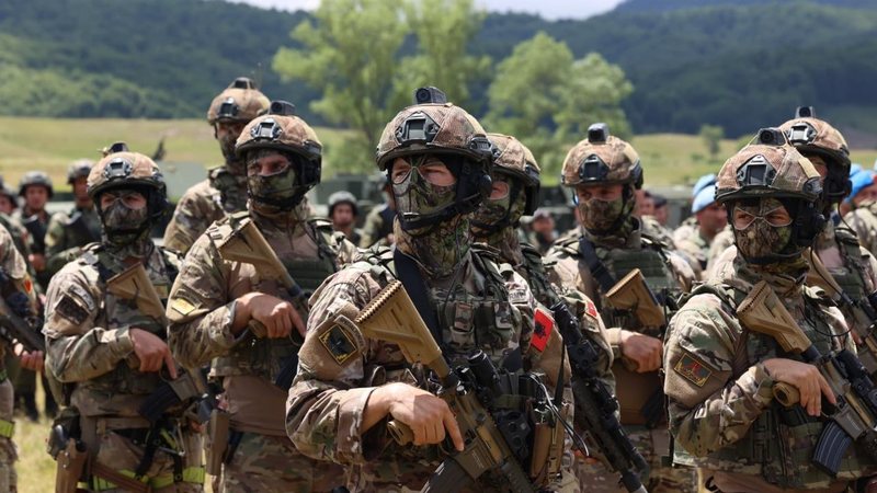 “1.3 miliardë euro për armë”/ Sa do i rëndojë Shqipërisë vendimi i fundit i NATO-s për 5% të PBB për Mbrojtjen