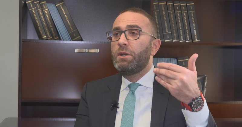 “Neni Basha i padrejtë” – Gaz Bardhi kundër largimit të Berishës