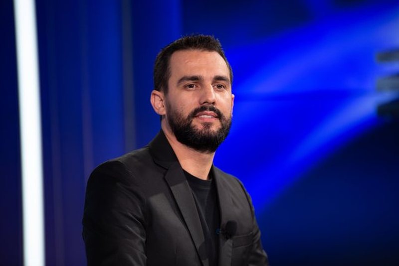 Adriatik Lapaj: Kush do të pijë kafe apo të hajë drekë me mua, të më shkruajë se do iu vi në shtëpi 