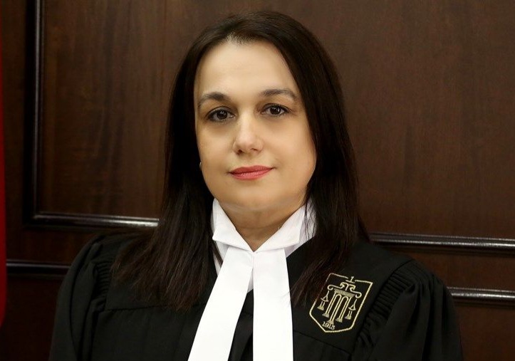 Kush është gjyqtarja Albana Boksi që do të vendosë për Erion Veliajn, rrëzoi SPAK-un për mediat. A do t’a sfidojë linjën greke Bani, noterin histerik Dado dhe ‘virgjërorin’  Pëllumbi?