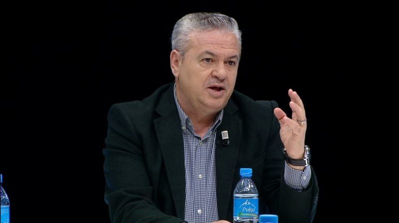 Myslim Murrizi: PD ka rënë në qetësi pasi vemjet siguruan një karrike të qelbur në Parlament, Berisha do nisë “revolucionin” në shtator me këlyshët e Sorosit dhe servilët