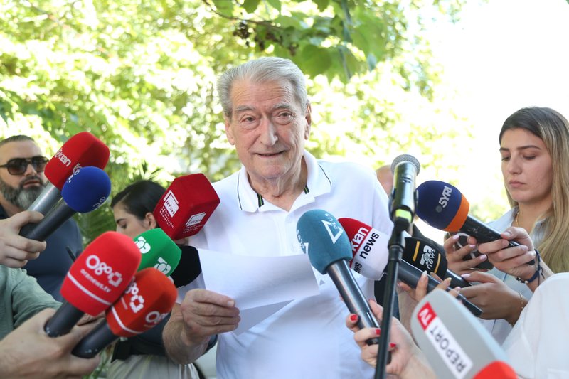 Berisha i rikthehet sulmeve ndaj gjyqtares Gjoka: Irena, është dënuar në Greqi në burg, por e ka fshehur