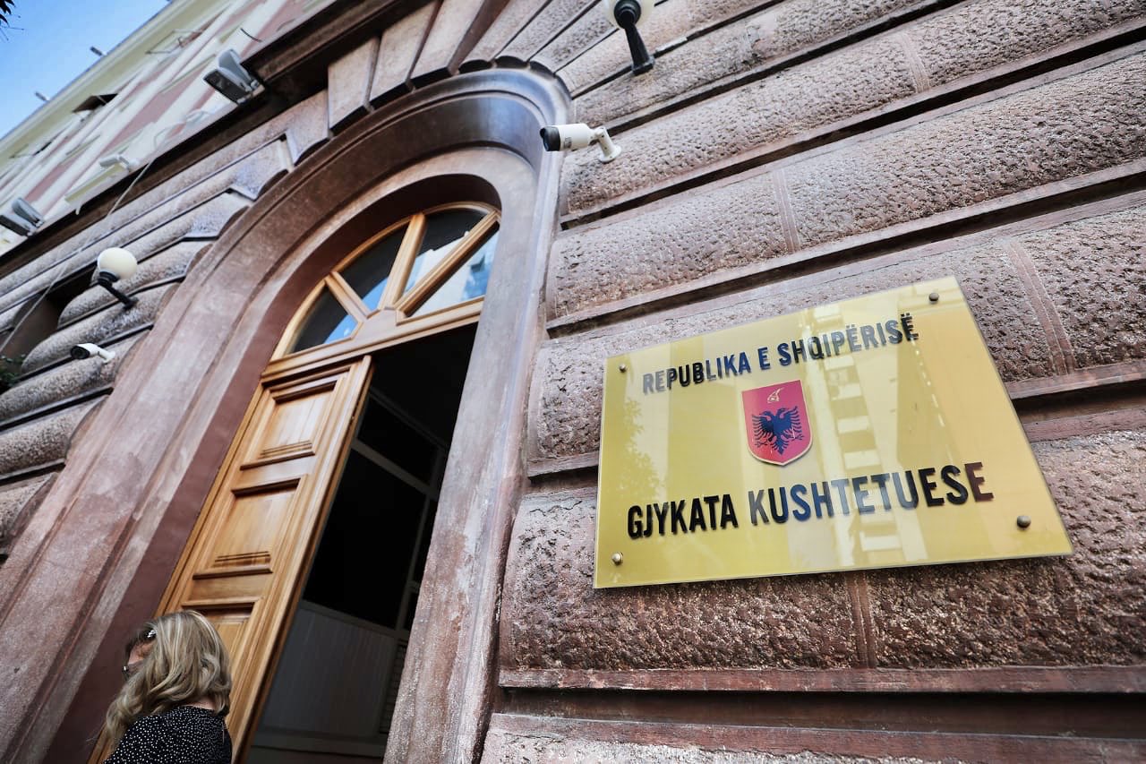 SPAK i sekuestroi celulari qytetares pa vendim gjykate, vendimi i Kushtetueses që do të krijojë precedent: I është cënuar e drejta
