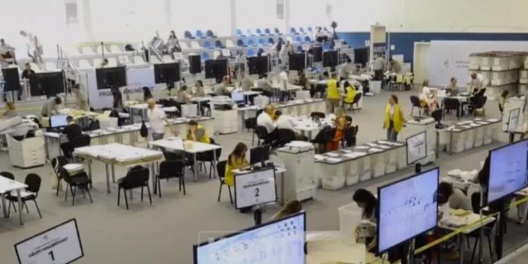 Dita e tretë e rinumërimit të votave të Fierit, pritet të hapen sot 131 kutitë e mbetura
