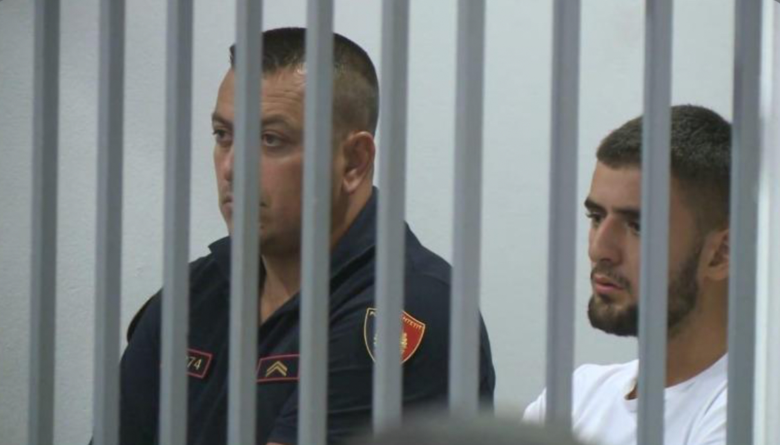 Përplasi tre makina pas ndjekjes policore në ish-Bllok, shoferi i arratisur është Joni Sadikaj! Ishte në kërkim bashkë me të arrestuarin Sina për ngjarjen e Astirit