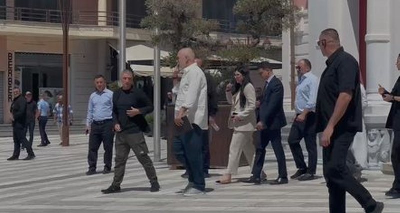 Një orë e gjysmë takim, Rama ‘shkund’ bashkinë e Vlorës! Burime: Kërkoi dorëheqjen e drejtorëve! Ndryshime edhe në strukturat e PS-së