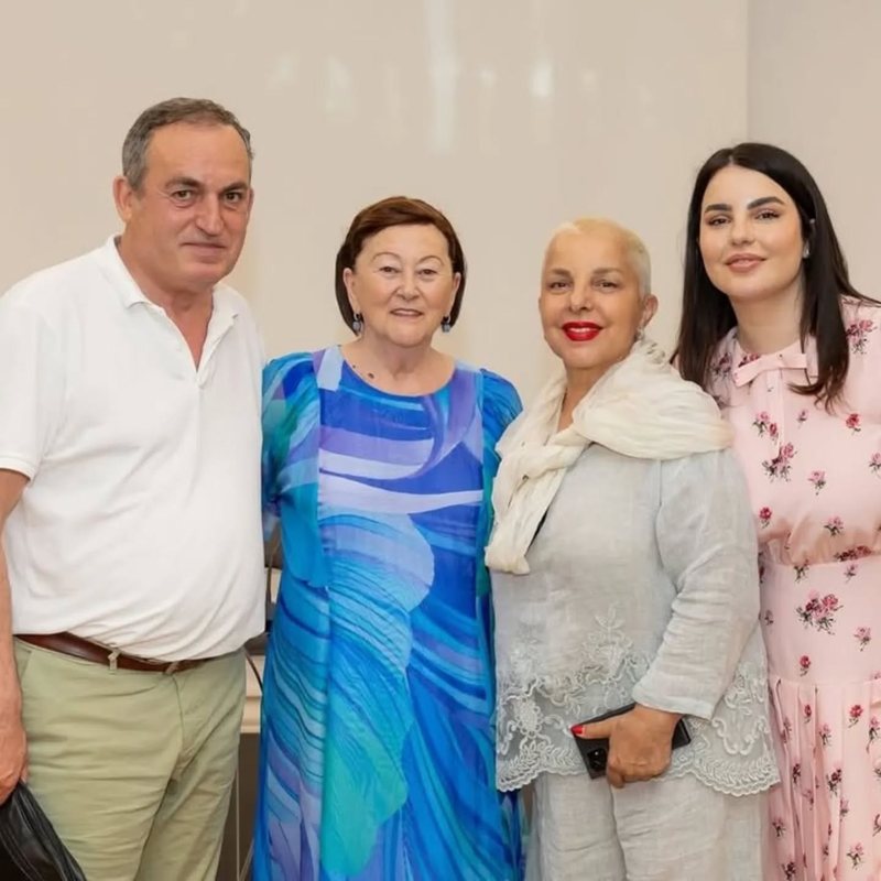 Dhëndri, dedikim vjehrrës Liri Berisha: Jeton vetëm me pension, kombi shqiptar ka nevojë për shembullin tënd