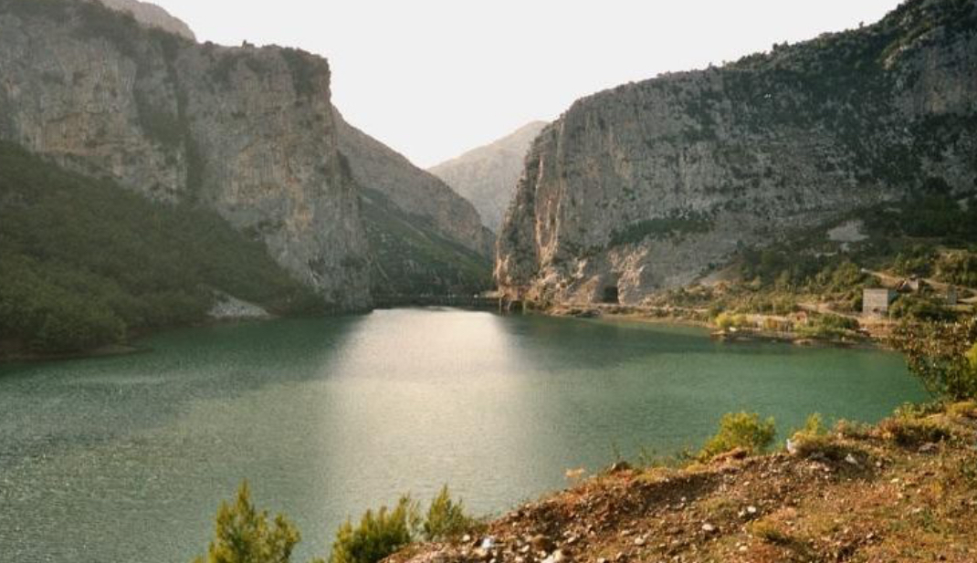 Tragjike në Mat, gjendet i pajetë 23-vjeçari pranë liqenit të Shkopetit